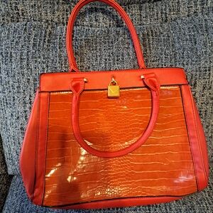Elegant Red Crocodile-Embossed Women's Bag